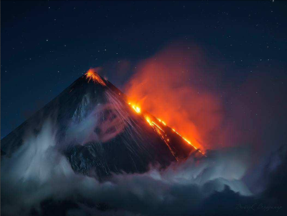 【火山造地球】深度探秘勘察加13天之旅·深入冰火秘境~冰川冰洞奇觀+火山徒步+直升機(jī)體驗(yàn)+觀棕熊捕魚(yú)+飛釣三文魚(yú)+天然野溫泉+河谷漂流·深度探索狂野勘察加