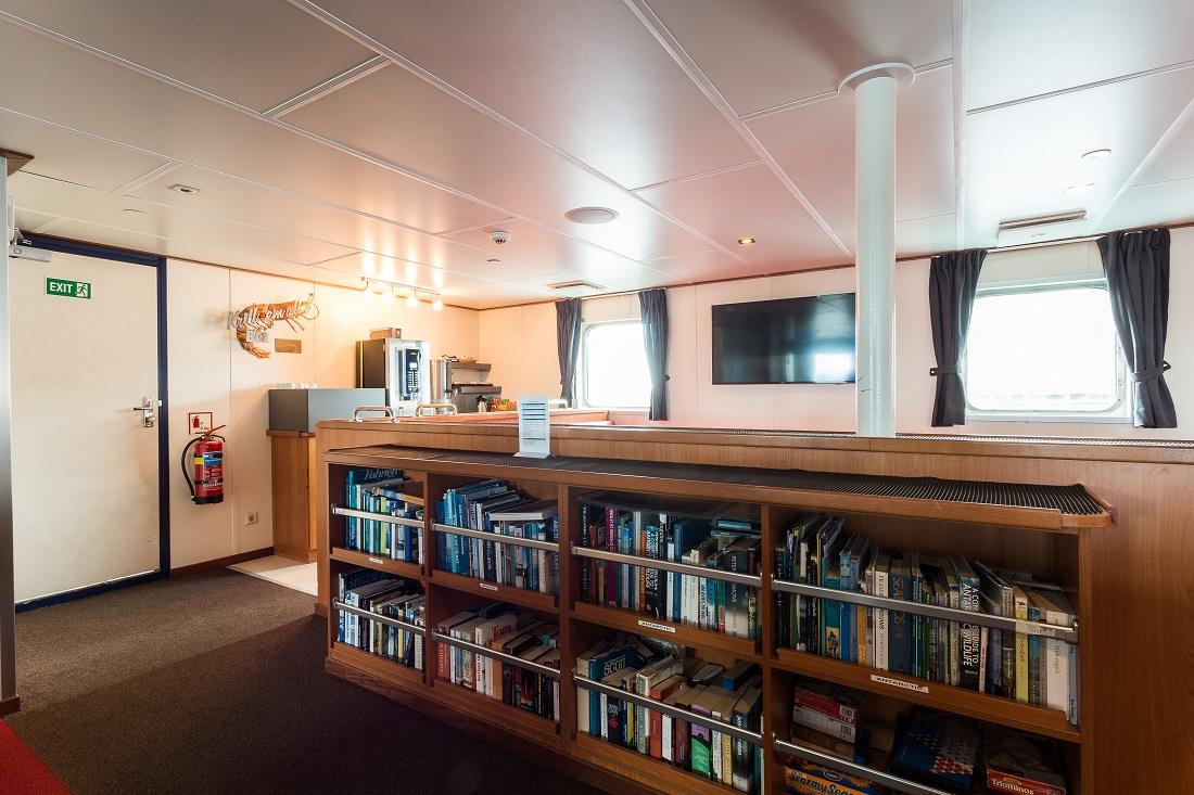 Ortelius, observation lounge, bar, library, deck 6 ? Oceanwide Expeditions (3).jpg_Eduardus Lee.jpg