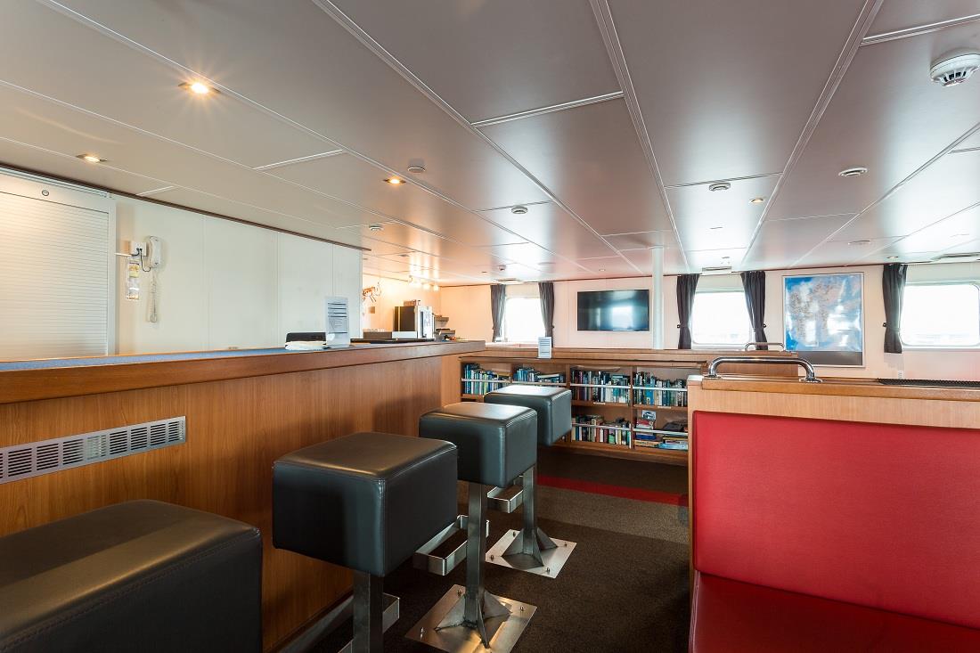 Ortelius, observation lounge, bar, library, deck 6 ? Oceanwide Expeditions (2).jpg_Eduardus Lee.jpg